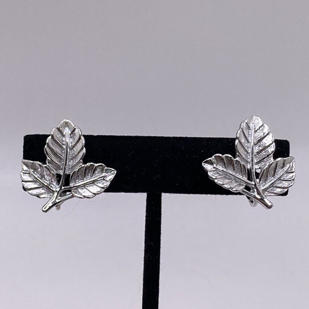 Sarah Coventry Emmons Leaves Earrings Clip on Closure Silver Tone Vintage